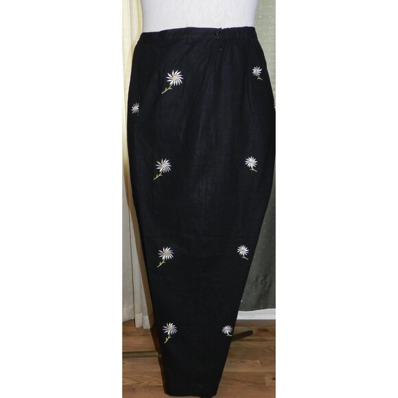 AKC size 1X linen blend black capris embroidered daisies plus size women's - Picture 4 of 4